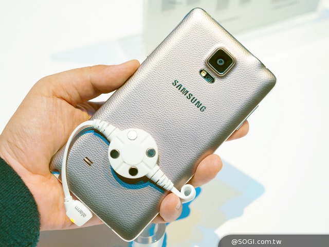 搶先動手玩!SAMSUNG GALAXY Note 4新旗艦報到【IFA 2014】 搶先動手玩!SAMSUNG GALAXY Note 4新旗艦報到【IFA 2014】