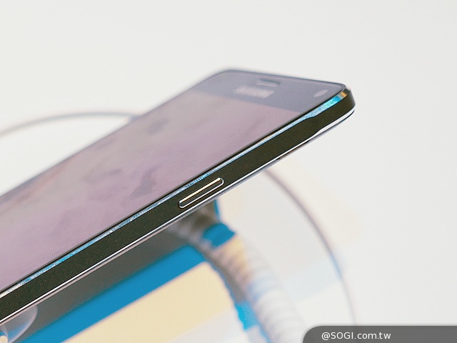 搶先動手玩!SAMSUNG GALAXY Note 4新旗艦報到【IFA 2014】 搶先動手玩!SAMSUNG GALAXY Note 4新旗艦報到【IFA 2014】