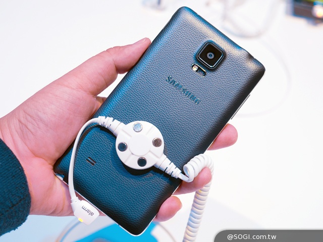 搶先動手玩!SAMSUNG GALAXY Note 4新旗艦報到【IFA 2014】 搶先動手玩!SAMSUNG GALAXY Note 4新旗艦報到【IFA 2014】