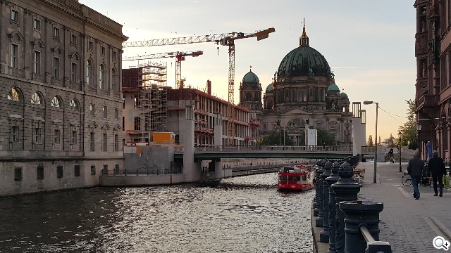 搶先動手玩!SAMSUNG GALAXY Note 4新旗艦報到【IFA 2014】 搶先動手玩!SAMSUNG GALAXY Note 4新旗艦報到【IFA 2014】