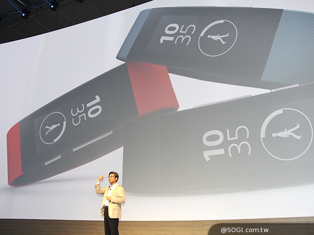 索尼SmartWatch 3、SmartBand Talk穿戴新品亮相【IFA 2014】