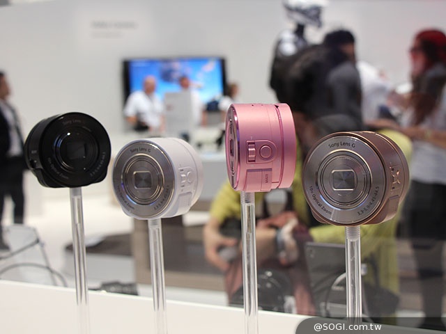 Sony QX系列再進化 推QX1、QX30外接鏡頭【IFA 2014】 Sony QX系列再進化 推QX1、QX30外接鏡頭【IFA 2014】
