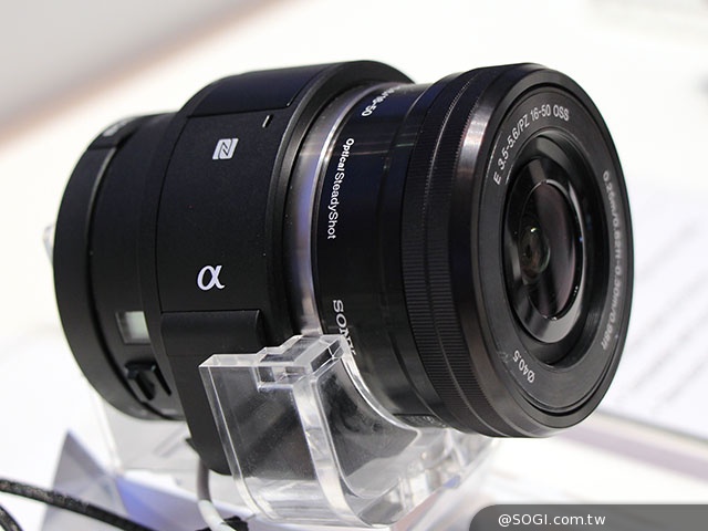 Sony QX系列再進化 推QX1、QX30外接鏡頭【IFA 2014】 Sony QX系列再進化 推QX1、QX30外接鏡頭【IFA 2014】