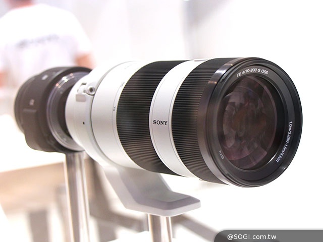 Sony QX系列再進化 推QX1、QX30外接鏡頭【IFA 2014】 Sony QX系列再進化 推QX1、QX30外接鏡頭【IFA 2014】