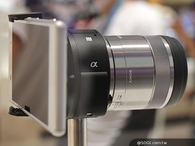 Sony QX系列再進化 推QX1、QX30外接鏡頭【IFA 2014】 Sony QX系列再進化 推QX1、QX30外接鏡頭【IFA 2014】