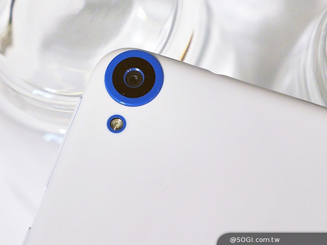首款8核64bit手機 HTC Desire 820動手玩【IFA 2014】 首款8核64bit手機 HTC Desire 820動手玩【IFA 2014】