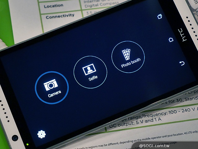 首款8核64bit手機 HTC Desire 820動手玩【IFA 2014】 首款8核64bit手機 HTC Desire 820動手玩【IFA 2014】