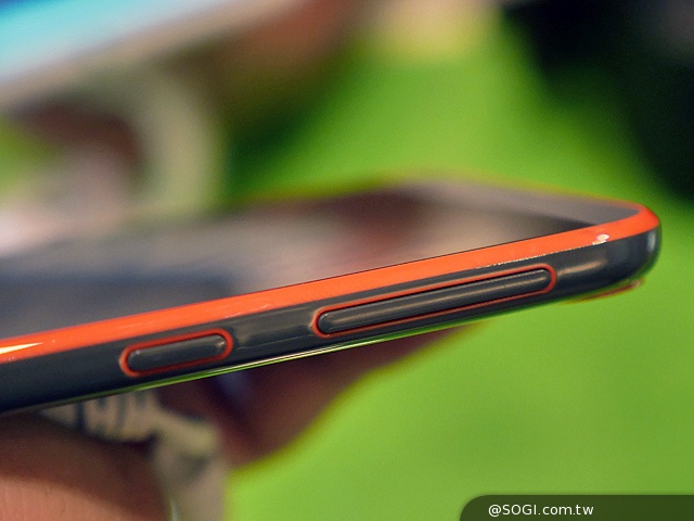 首款8核64bit手機 HTC Desire 820動手玩【IFA 2014】 首款8核64bit手機 HTC Desire 820動手玩【IFA 2014】