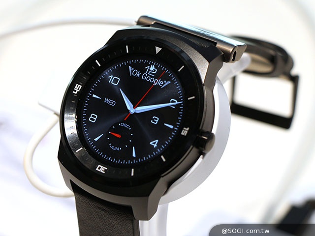 LG展出G Watch R防水智慧錶 售價299歐元【IFA 2014】