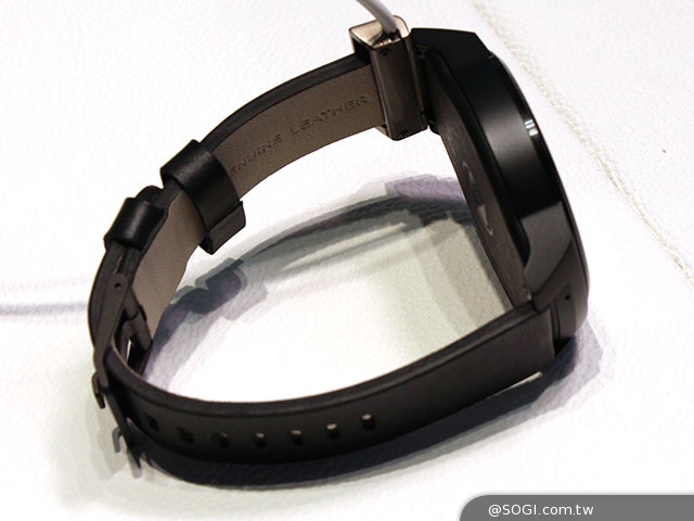 LG展出G Watch R防水智慧錶 售價299歐元【IFA 2014】