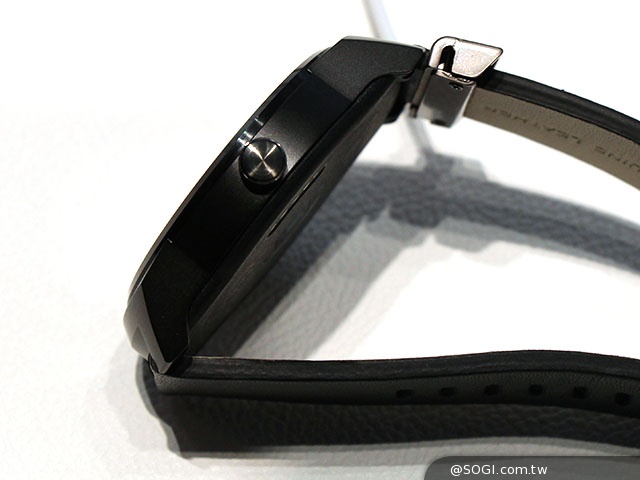 LG展出G Watch R防水智慧錶 售價299歐元【IFA 2014】