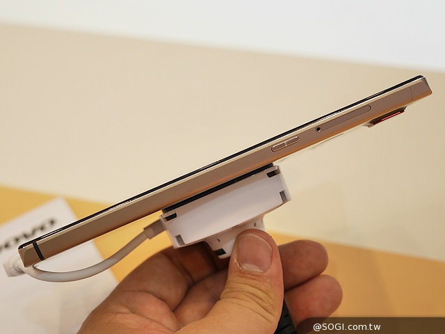聯想旗艦Vibe Z2 Pro與中階Vibe Z2、X2動手玩【IFA 2014】 聯想旗艦Vibe Z2 Pro與中階Vibe Z2、X2動手玩【IFA 2014】