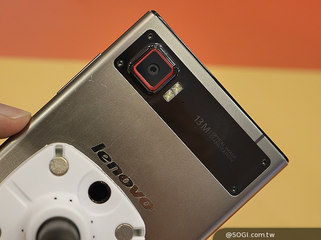 聯想旗艦Vibe Z2 Pro與中階Vibe Z2、X2動手玩【IFA 2014】 聯想旗艦Vibe Z2 Pro與中階Vibe Z2、X2動手玩【IFA 2014】