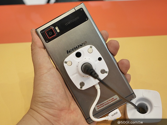聯想旗艦Vibe Z2 Pro與中階Vibe Z2、X2動手玩【IFA 2014】 聯想旗艦Vibe Z2 Pro與中階Vibe Z2、X2動手玩【IFA 2014】