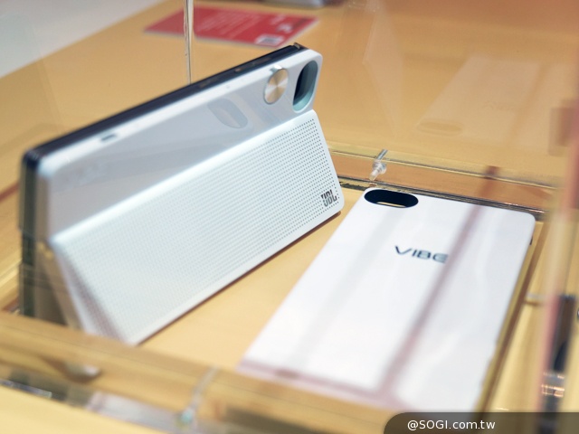 聯想旗艦Vibe Z2 Pro與中階Vibe Z2、X2動手玩【IFA 2014】 聯想旗艦Vibe Z2 Pro與中階Vibe Z2、X2動手玩【IFA 2014】