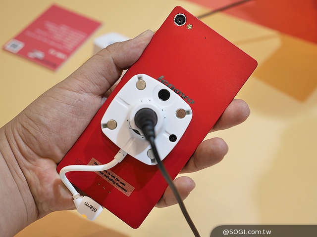聯想旗艦Vibe Z2 Pro與中階Vibe Z2、X2動手玩【IFA 2014】 聯想旗艦Vibe Z2 Pro與中階Vibe Z2、X2動手玩【IFA 2014】