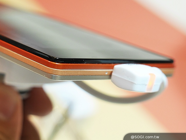 聯想旗艦Vibe Z2 Pro與中階Vibe Z2、X2動手玩【IFA 2014】 聯想旗艦Vibe Z2 Pro與中階Vibe Z2、X2動手玩【IFA 2014】