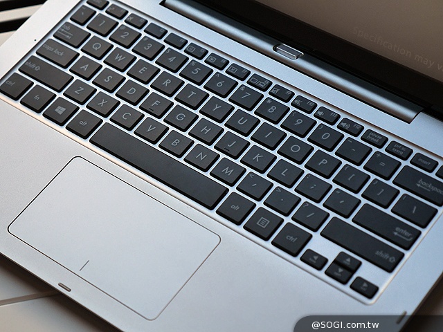 搭載新款Core M處理器 華碩T300FA變形筆電動手玩【IFA 2014】