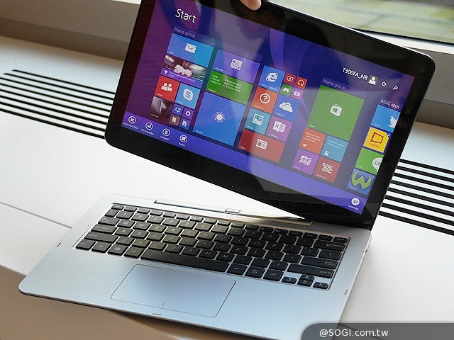 搭載新款Core M處理器 華碩T300FA變形筆電動手玩【IFA 2014】