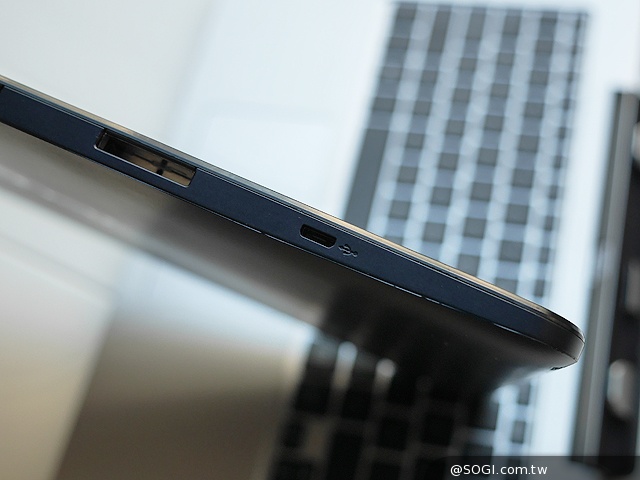 搭載新款Core M處理器 華碩T300FA變形筆電動手玩【IFA 2014】