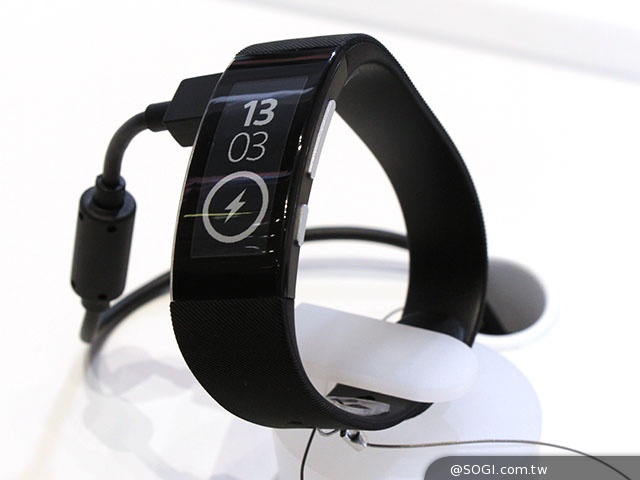 索尼SmartWatch 3、SmartBand Talk穿戴新品亮相【IFA 2014】