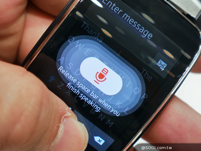 曲面大螢幕  三星Gear S可通話智慧錶動手玩【IFA 2014】