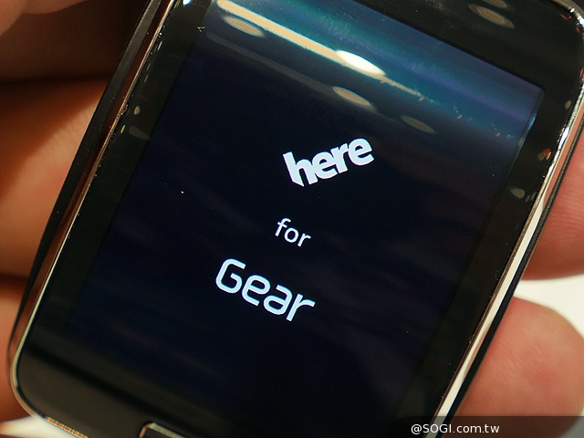 曲面大螢幕  三星Gear S可通話智慧錶動手玩【IFA 2014】