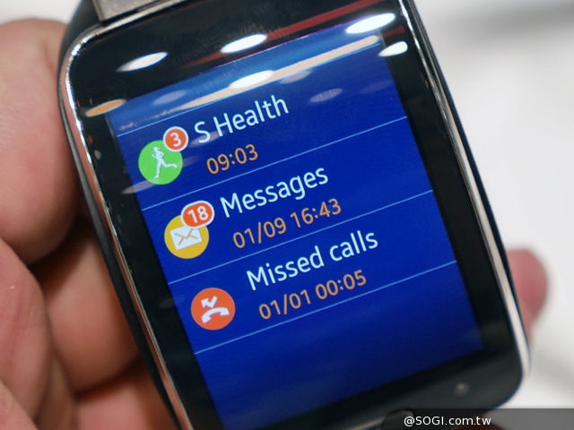 曲面大螢幕  三星Gear S可通話智慧錶動手玩【IFA 2014】