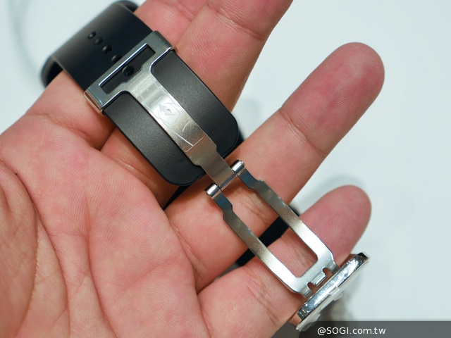 曲面大螢幕  三星Gear S可通話智慧錶動手玩【IFA 2014】