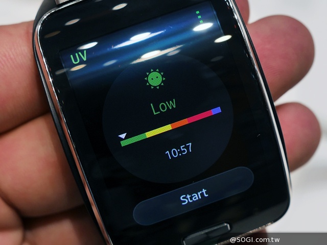 曲面大螢幕  三星Gear S可通話智慧錶動手玩【IFA 2014】