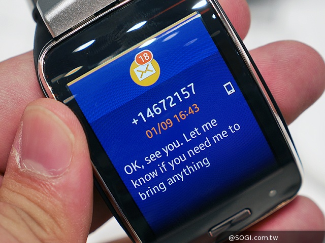 曲面大螢幕  三星Gear S可通話智慧錶動手玩【IFA 2014】