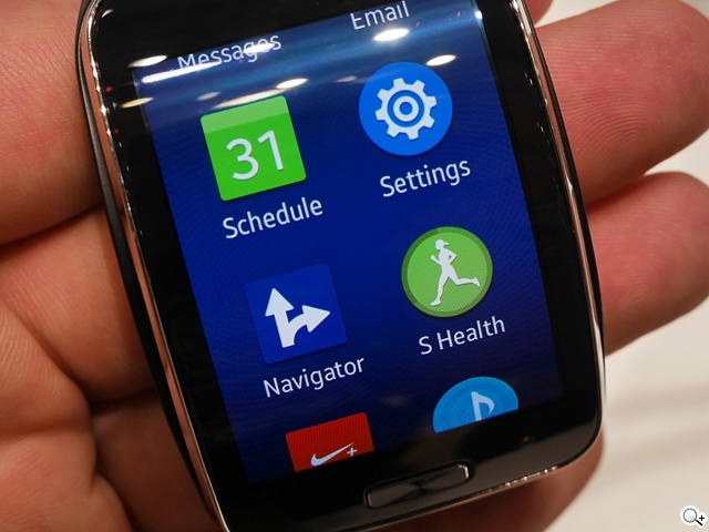 曲面大螢幕  三星Gear S可通話智慧錶動手玩【IFA 2014】