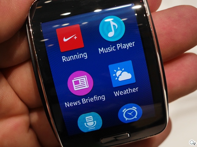 曲面大螢幕  三星Gear S可通話智慧錶動手玩【IFA 2014】