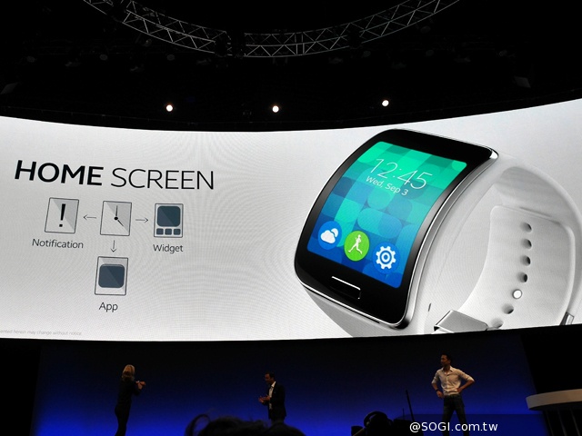 曲面大螢幕  三星Gear S可通話智慧錶動手玩【IFA 2014】