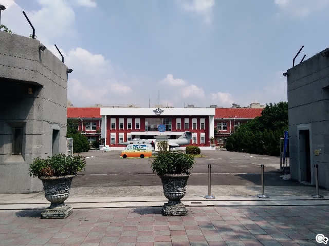 可站可躺、螢幕升級 聯想Yoga Tablet 10 HD+