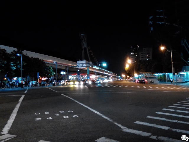 可站可躺、螢幕升級 聯想Yoga Tablet 10 HD+