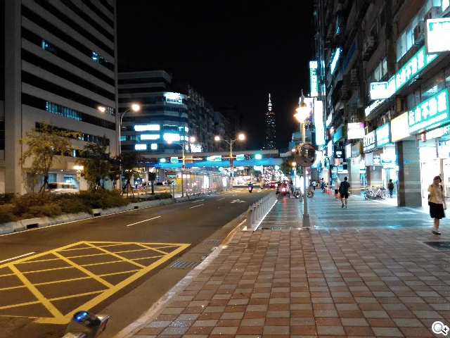 可站可躺、螢幕升級 聯想Yoga Tablet 10 HD+