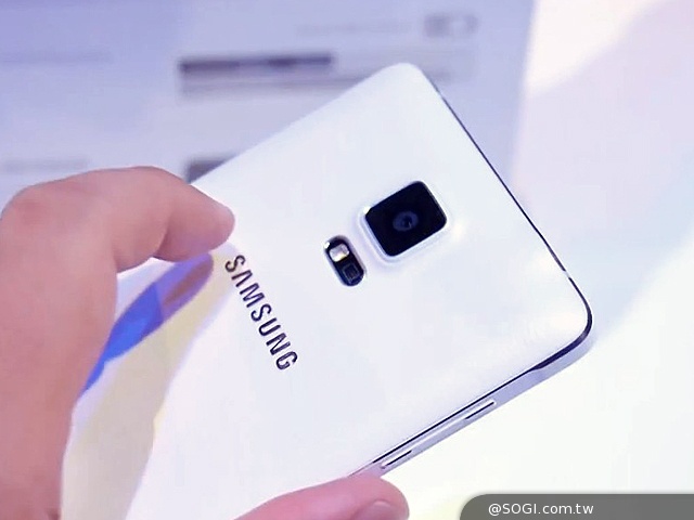 搶先動手玩!SAMSUNG GALAXY Note 4新旗艦報到【IFA 2014】 搶先動手玩!SAMSUNG GALAXY Note 4新旗艦報到【IFA 2014】