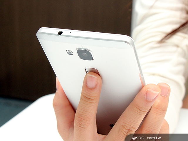 華為6吋巨屏機Ascend Mate7 功能進化加入指紋辨識