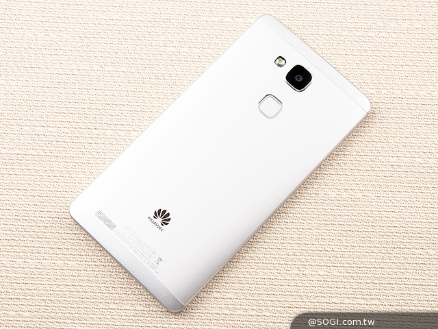 華為6吋巨屏機Ascend Mate7 功能進化加入指紋辨識