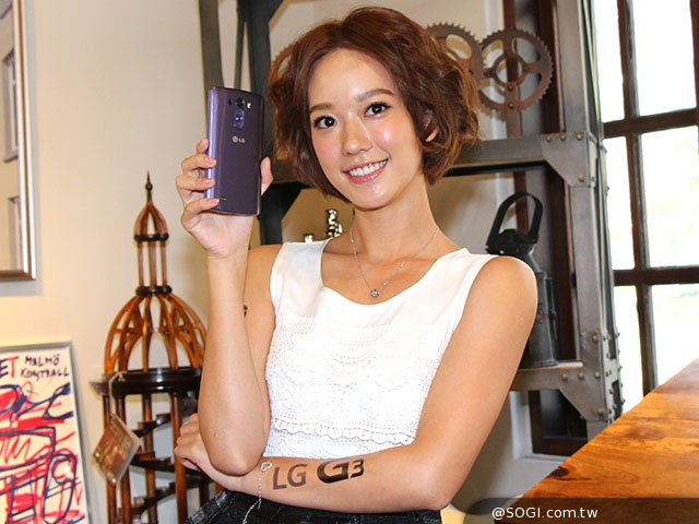 孟耿如代言LG G3旗艦機 強調燻紫色讓她出手有型