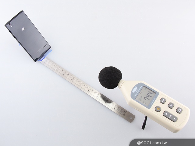 輕薄美型 ZTE Blade Vec 4G平價LTE智慧機