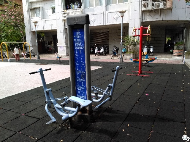 輕薄美型 ZTE Blade Vec 4G平價LTE智慧機