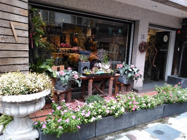 輕薄美型 ZTE Blade Vec 4G平價LTE智慧機