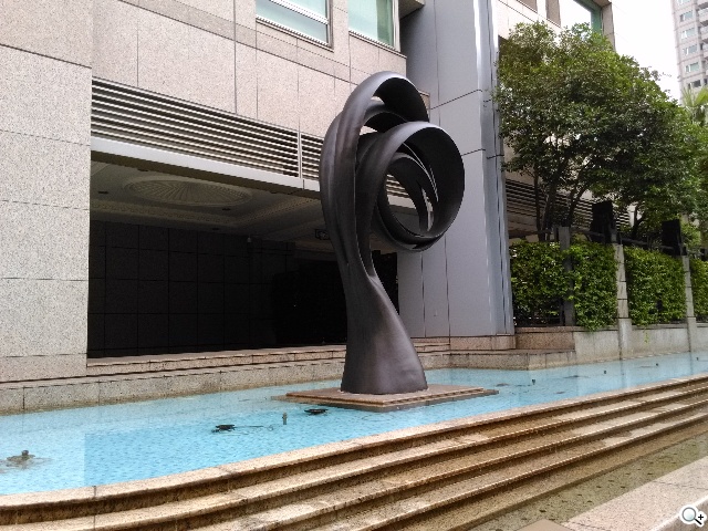 輕薄美型 ZTE Blade Vec 4G平價LTE智慧機