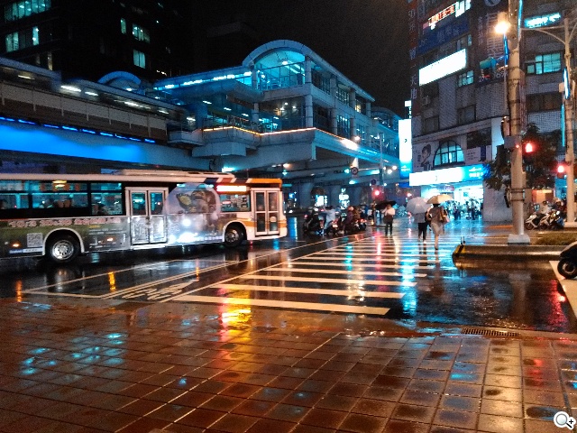 輕薄美型 ZTE Blade Vec 4G平價LTE智慧機