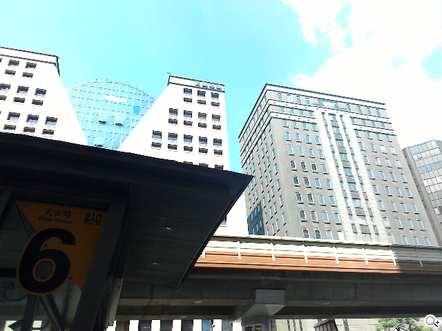 手拿包般的精品質感 ASUS MeMO Pad 7 ME572CL