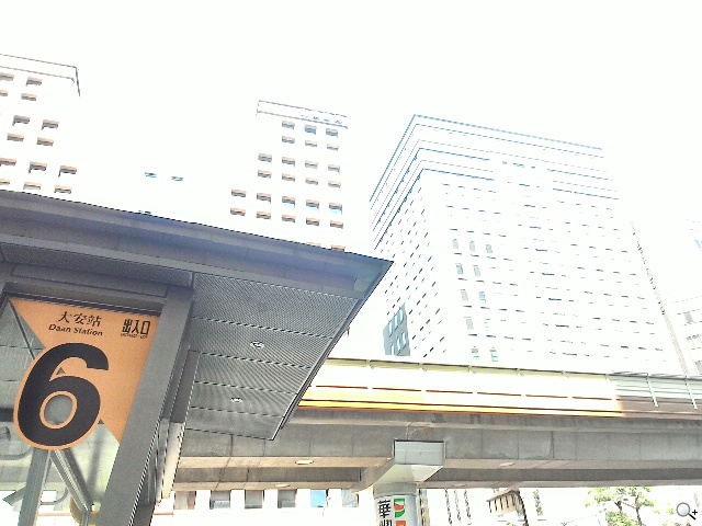 手拿包般的精品質感 ASUS MeMO Pad 7 ME572CL