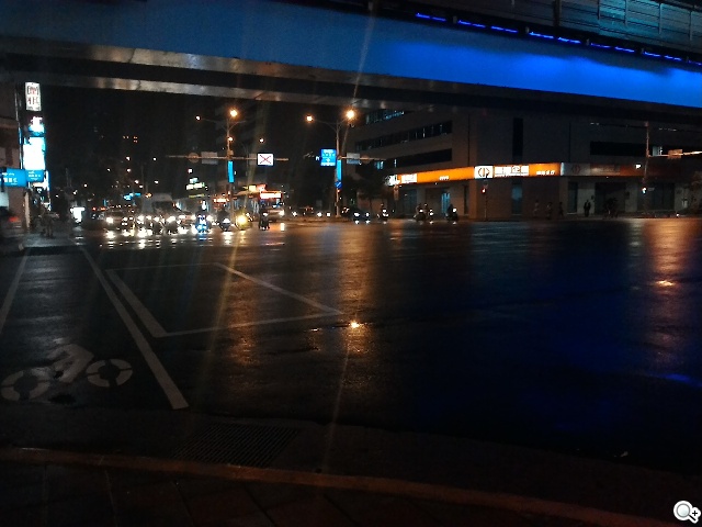 手拿包般的精品質感 ASUS MeMO Pad 7 ME572CL