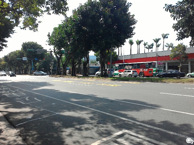 手拿包般的精品質感 ASUS MeMO Pad 7 ME572CL